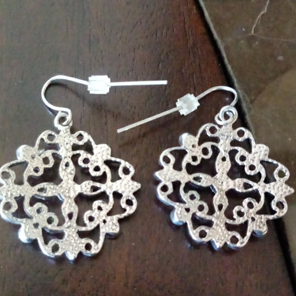 💥 CLOSET CLOSING SALE 💥 NY & Company Earrings-NO COUNTER OFFERS!! - Picture 5 of 6
